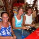 148- Augustine apprend le tressage a Bernadette et Pascale 